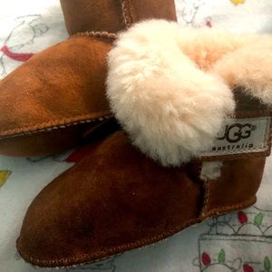 UGG Erin unisex baby bootie size M
